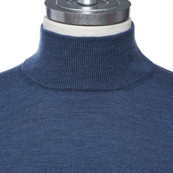 Dzhemper_ALAN_PAINE_s_vorotom_stojkoj_10538