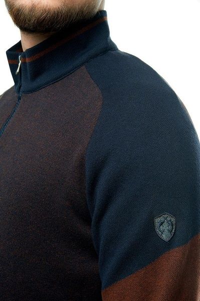 Dzhemper_Claudio_Campione_s_vorotom_stojkoj_na_molnii_10264