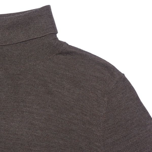 Sviter_vodolazka_HACKETT_10487